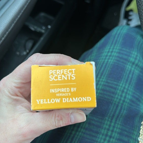 Yellow Diamond Eau de Toilette by Perfect Scents, 3.4 FL OZ, 100 ml - Picture 2 of 7